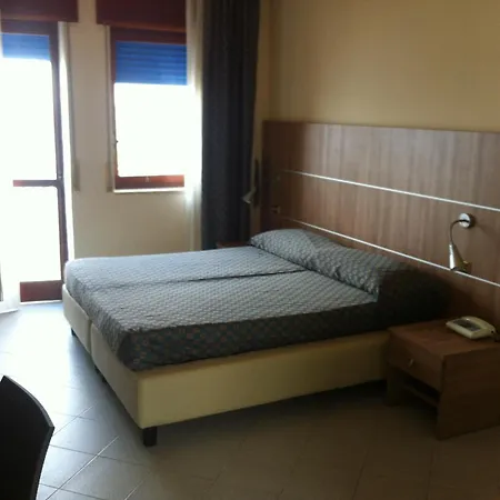 מלון Elihotel 4*