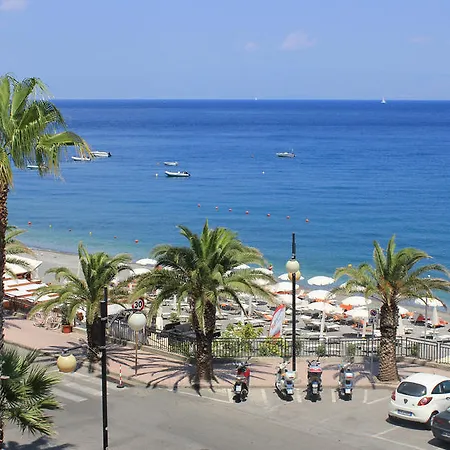 Otel Elihotel SantʼAlessio Siculo