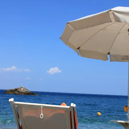 Otel Elihotel SantʼAlessio Siculo